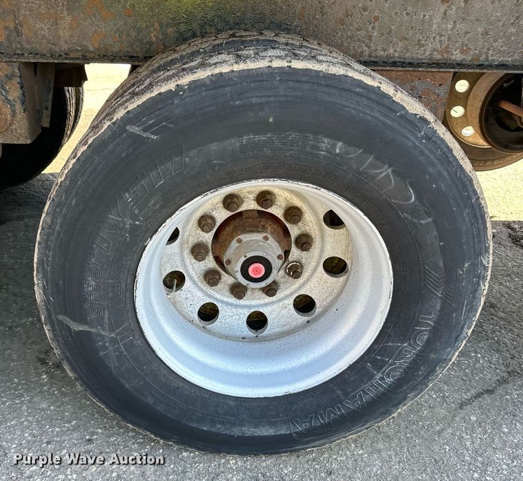 image for item DO3200 1997 East end dump trailer