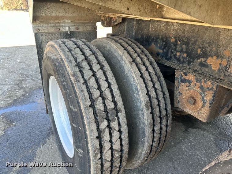 image for item DO3200 1997 East end dump trailer