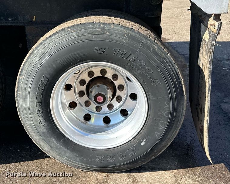 image for item DO3200 1997 East end dump trailer