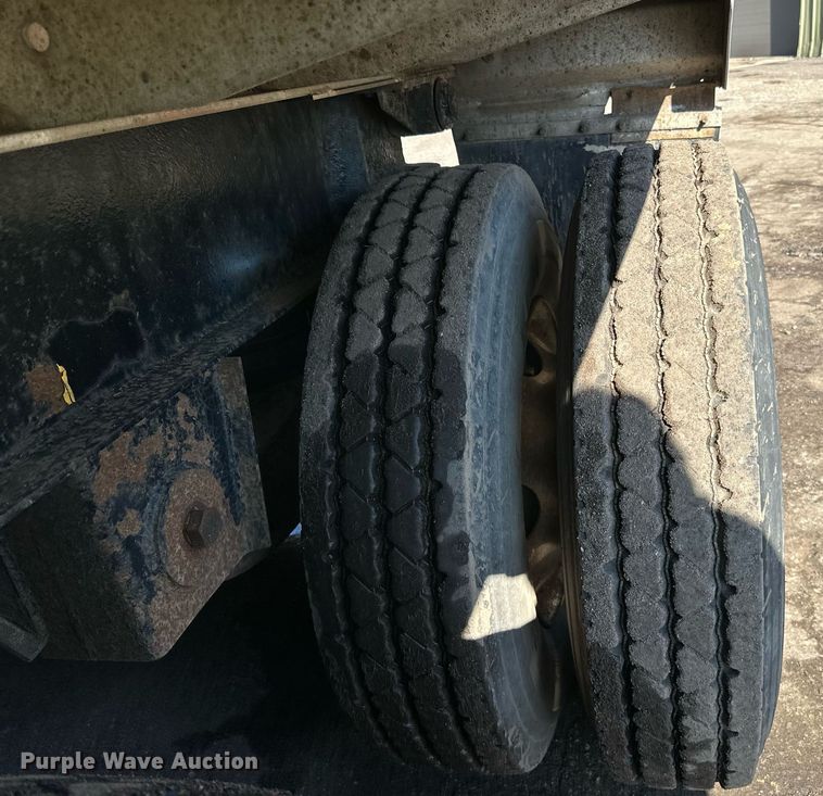 image for item DO3200 1997 East end dump trailer