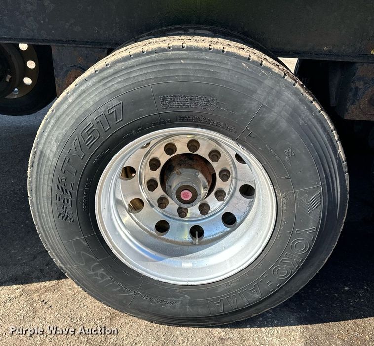 image for item DO3200 1997 East end dump trailer