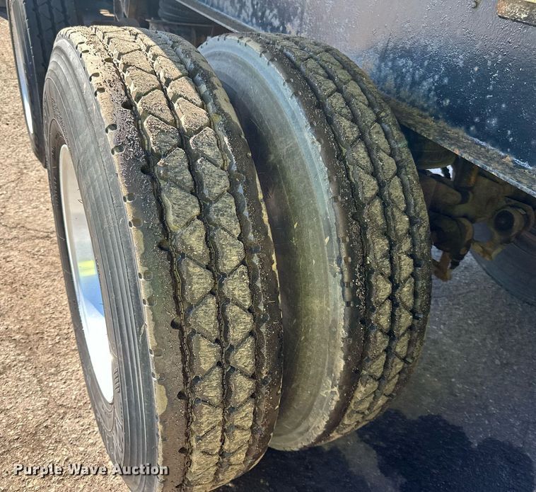 image for item DO3200 1997 East end dump trailer