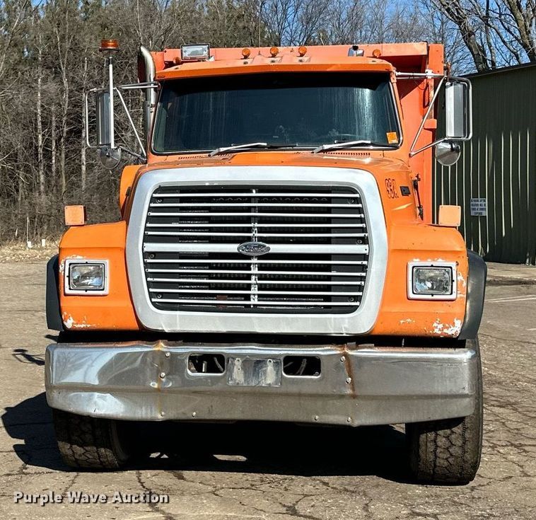 image for item DO3201 1993 Ford  L9000 dump truck