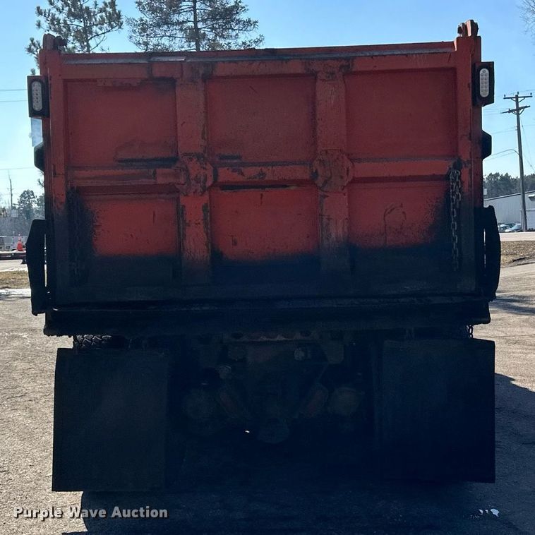 image for item DO3201 1993 Ford  L9000 dump truck