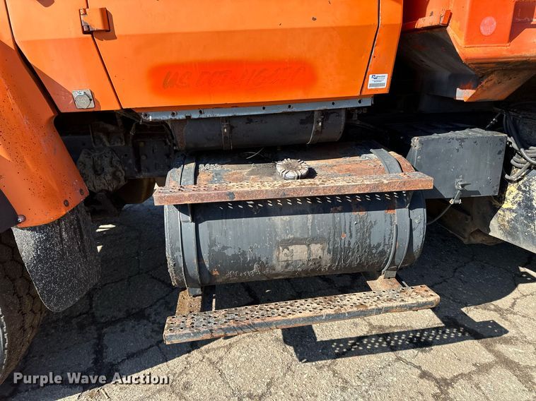 image for item DO3201 1993 Ford  L9000 dump truck