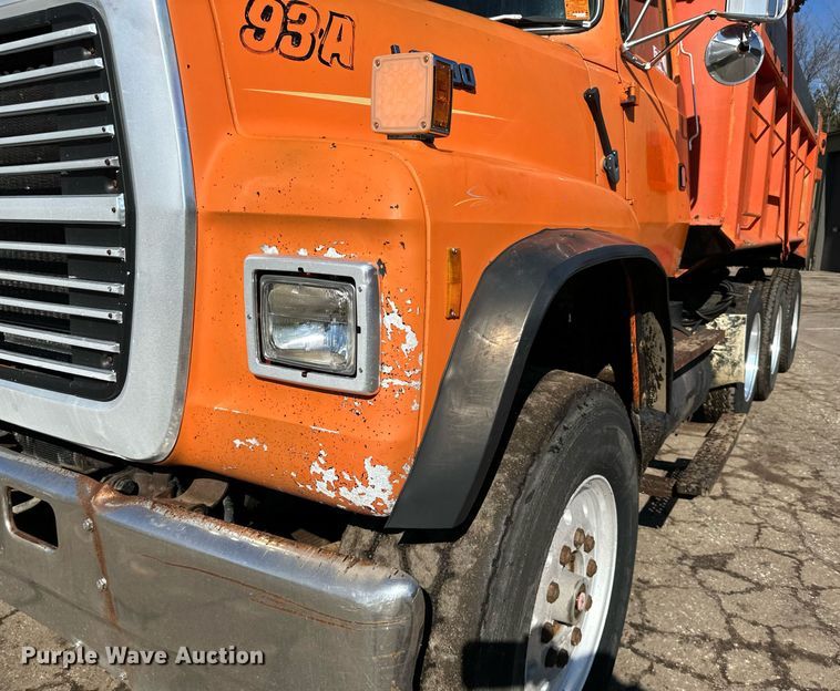 image for item DO3201 1993 Ford  L9000 dump truck