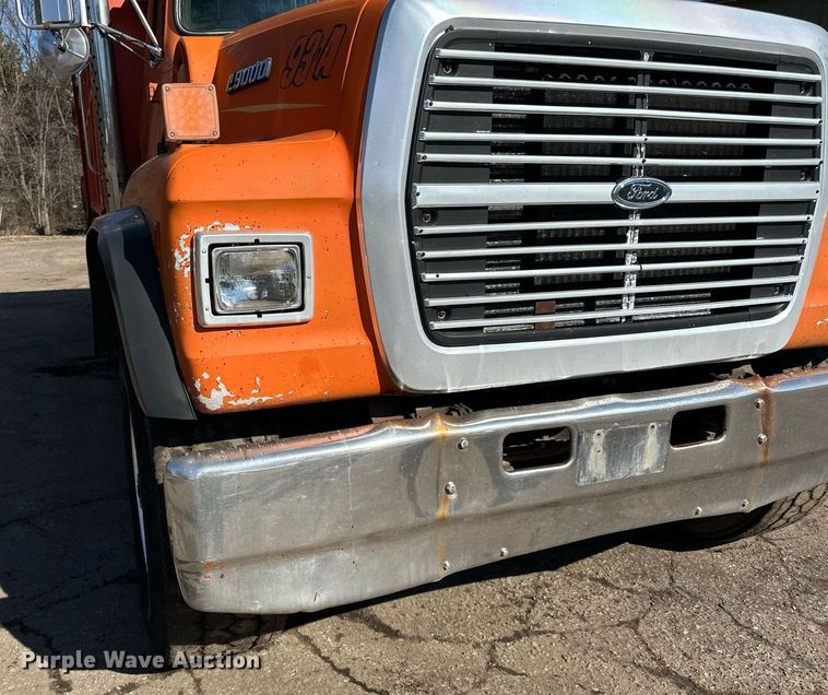 image for item DO3201 1993 Ford  L9000 dump truck