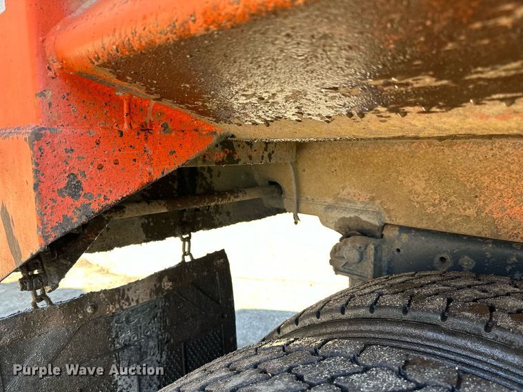 image for item DO3201 1993 Ford  L9000 dump truck