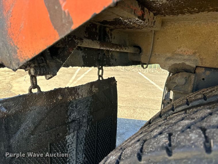 image for item DO3201 1993 Ford  L9000 dump truck