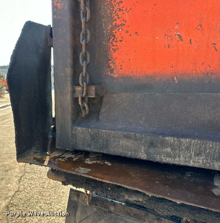 image for item DO3201 1993 Ford  L9000 dump truck