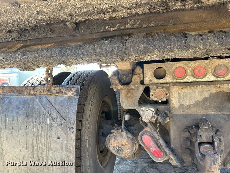 image for item DO3201 1993 Ford  L9000 dump truck