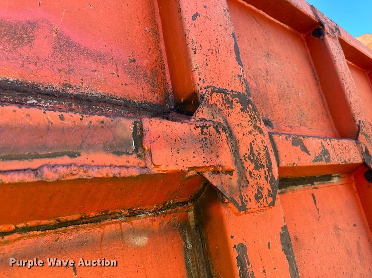 image for item DO3201 1993 Ford  L9000 dump truck