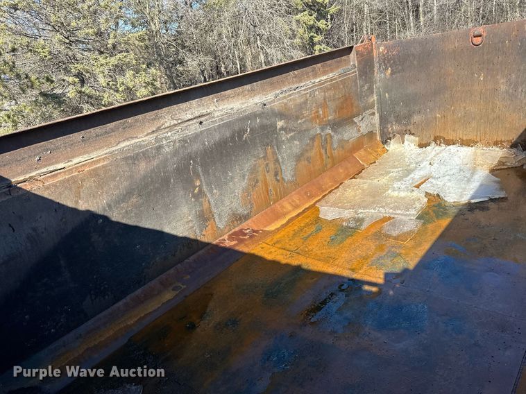 image for item DO3201 1993 Ford  L9000 dump truck