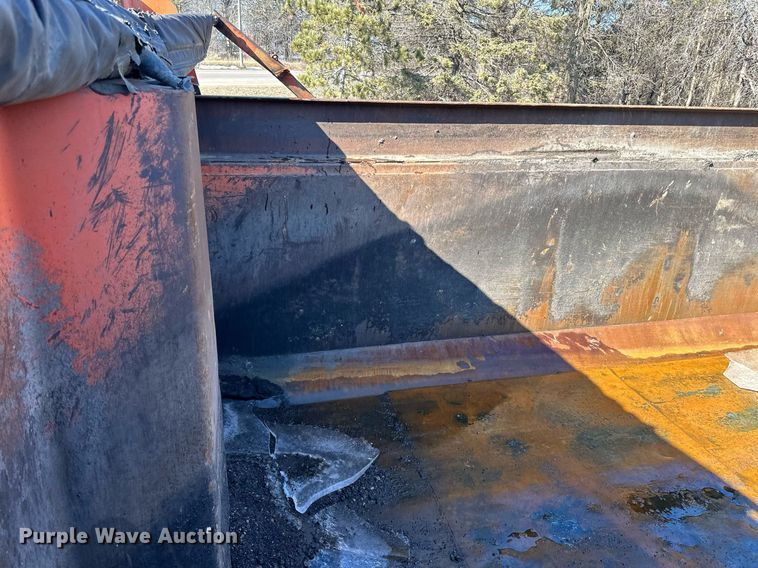 image for item DO3201 1993 Ford  L9000 dump truck