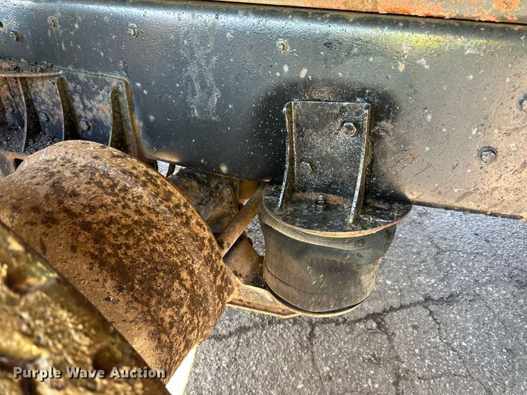 image for item DO3201 1993 Ford  L9000 dump truck