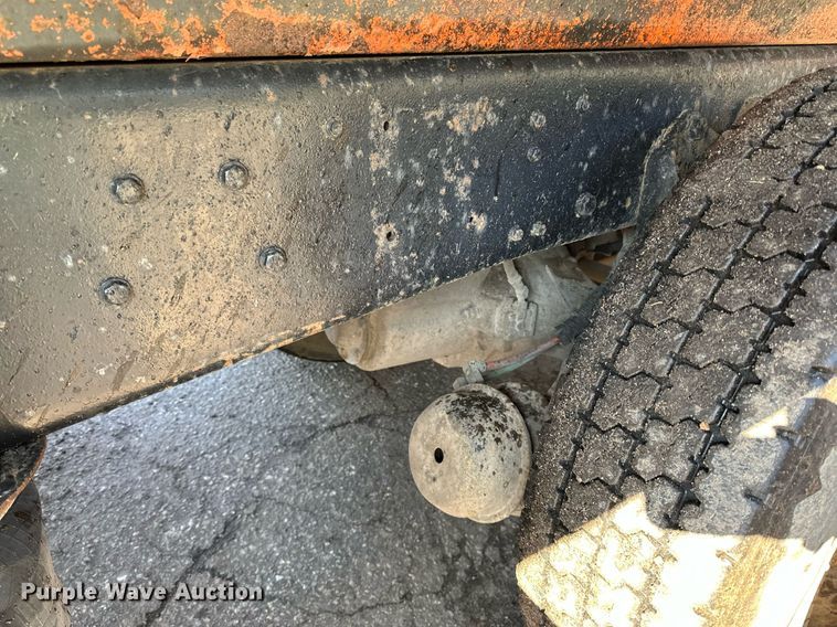 image for item DO3201 1993 Ford  L9000 dump truck