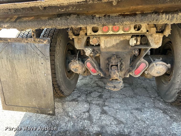 image for item DO3201 1993 Ford  L9000 dump truck
