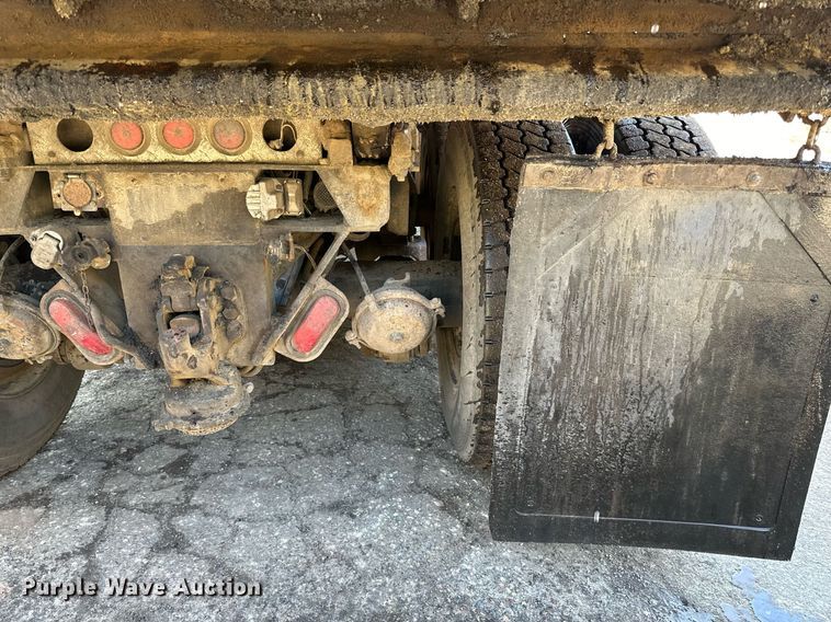 image for item DO3201 1993 Ford  L9000 dump truck