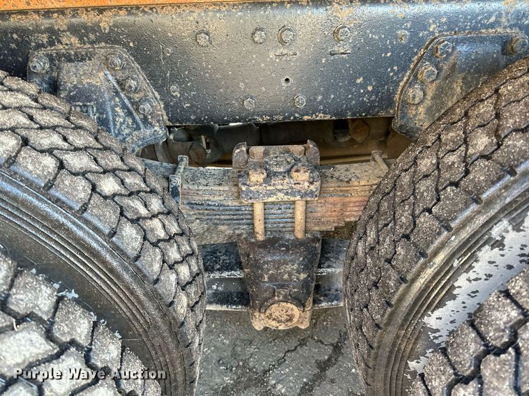 image for item DO3201 1993 Ford  L9000 dump truck