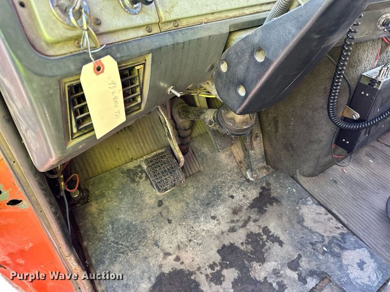 image for item DO3201 1993 Ford  L9000 dump truck