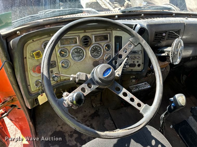 image for item DO3201 1993 Ford  L9000 dump truck