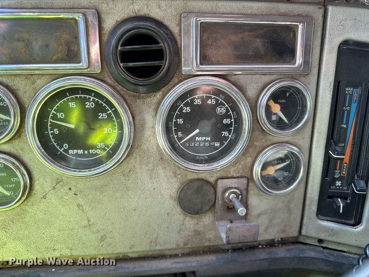 image for item DO3201 1993 Ford  L9000 dump truck