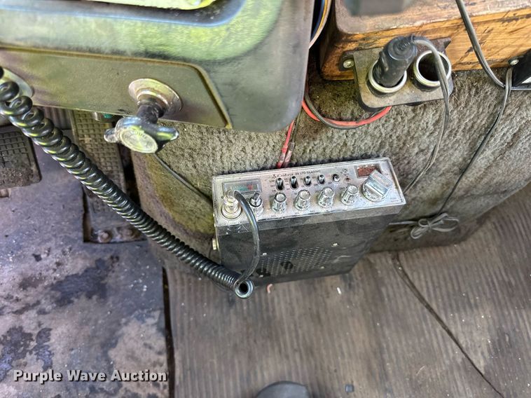 image for item DO3201 1993 Ford  L9000 dump truck