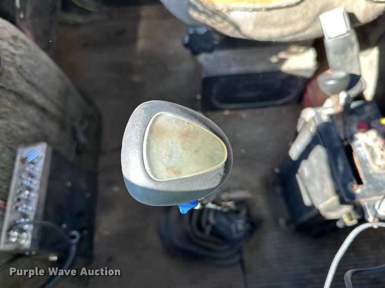 image for item DO3201 1993 Ford  L9000 dump truck