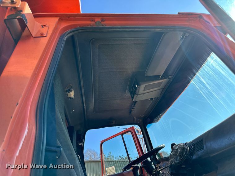 image for item DO3201 1993 Ford  L9000 dump truck