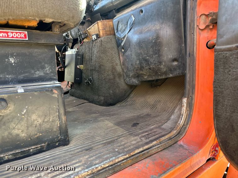 image for item DO3201 1993 Ford  L9000 dump truck