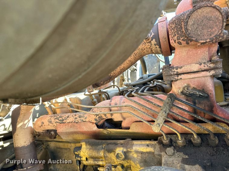 image for item DO3201 1993 Ford  L9000 dump truck