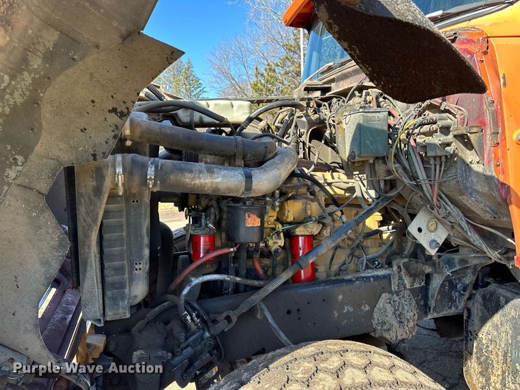 image for item DO3201 1993 Ford  L9000 dump truck