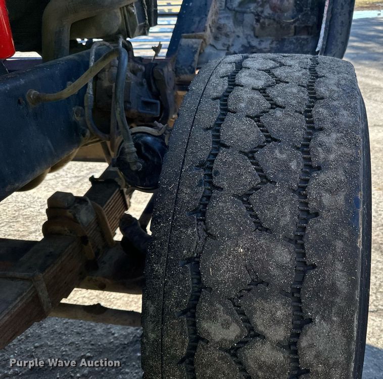 image for item DO3201 1993 Ford  L9000 dump truck