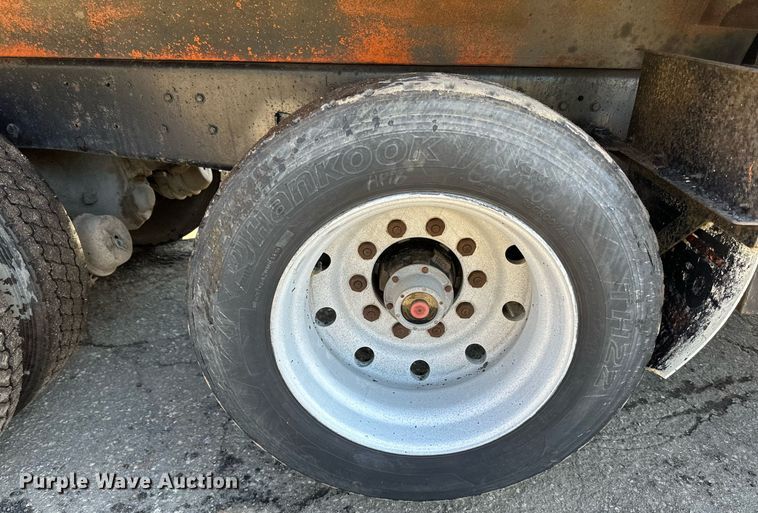 image for item DO3201 1993 Ford  L9000 dump truck