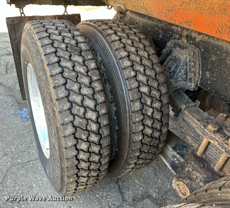 image for item DO3201 1993 Ford  L9000 dump truck