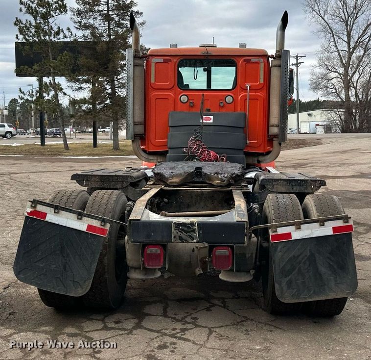 image for item DO3203 2002 Western Star 4900 semi truck