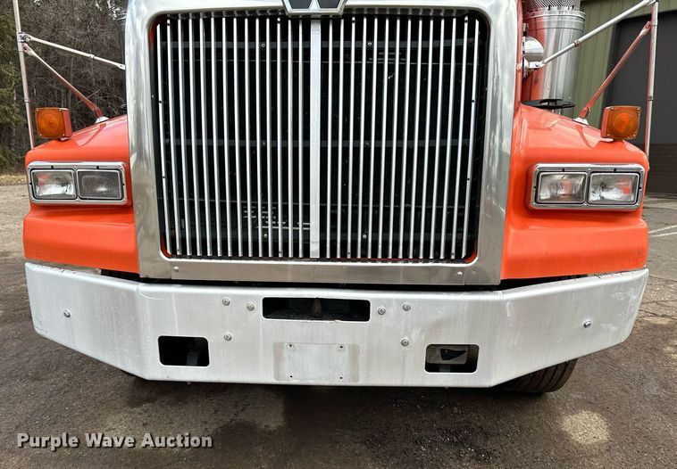 image for item DO3203 2002 Western Star 4900 semi truck