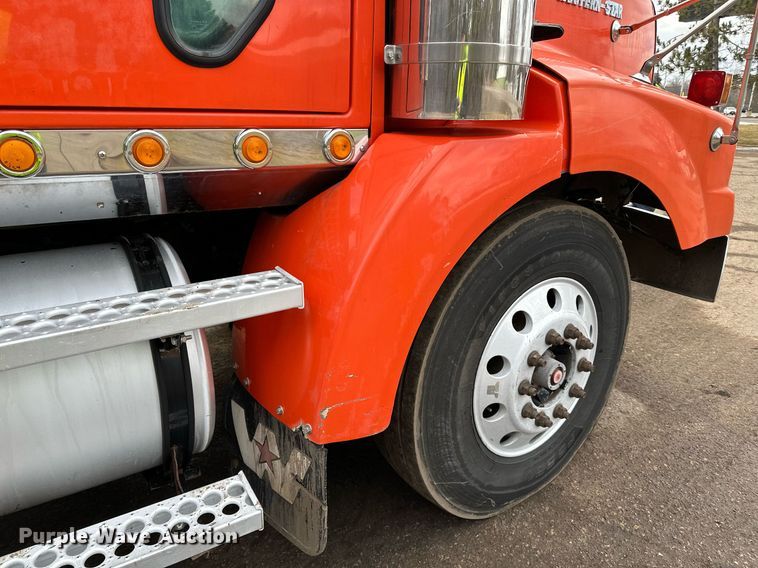 image for item DO3203 2002 Western Star 4900 semi truck