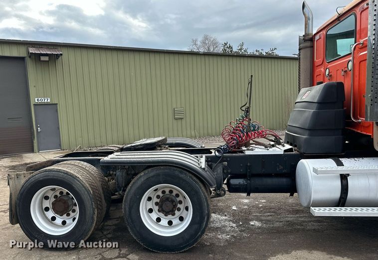 image for item DO3203 2002 Western Star 4900 semi truck