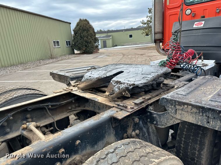 image for item DO3203 2002 Western Star 4900 semi truck