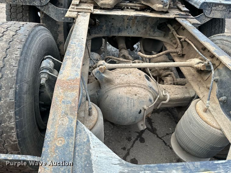 image for item DO3203 2002 Western Star 4900 semi truck