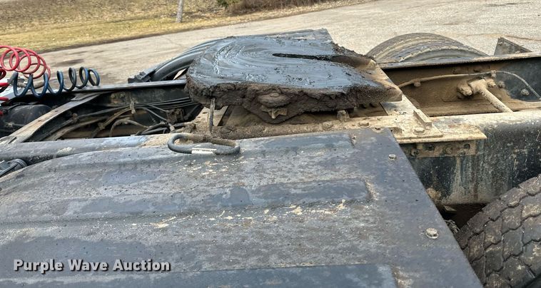 image for item DO3203 2002 Western Star 4900 semi truck