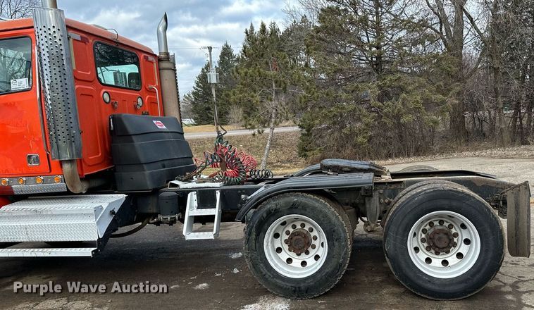 image for item DO3203 2002 Western Star 4900 semi truck