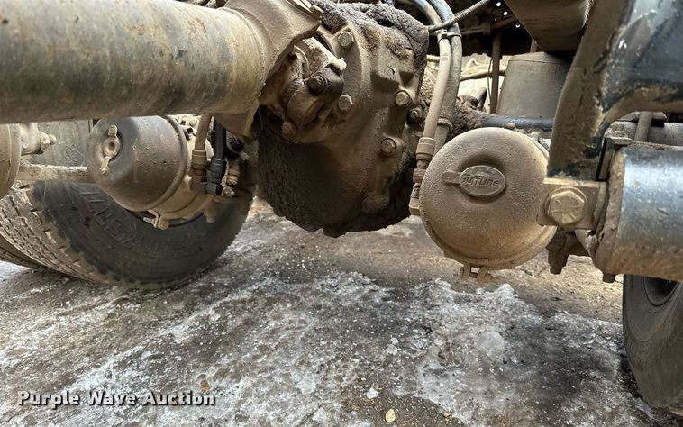 image for item DO3203 2002 Western Star 4900 semi truck