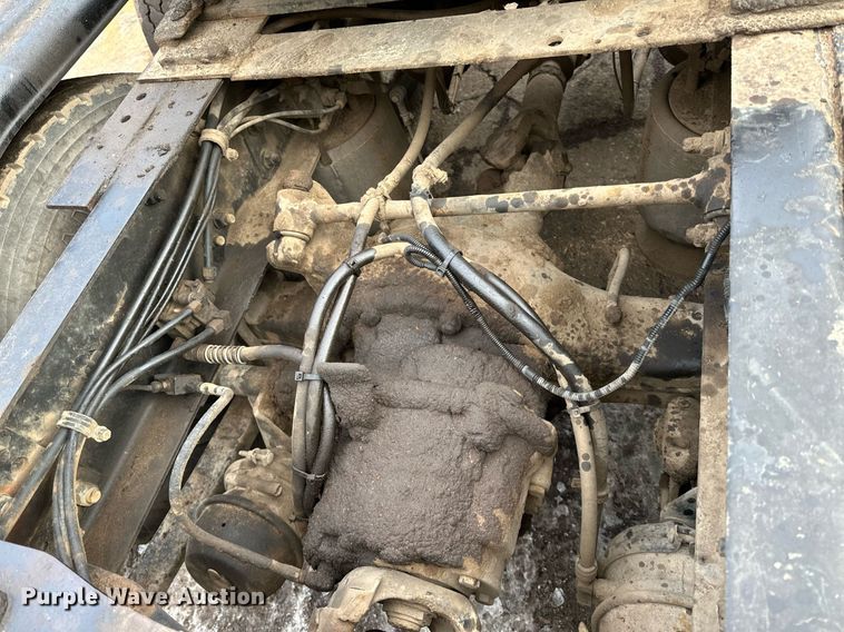 image for item DO3203 2002 Western Star 4900 semi truck