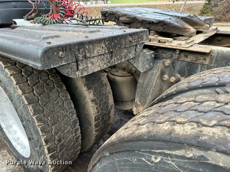 image for item DO3203 2002 Western Star 4900 semi truck