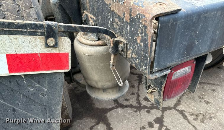 image for item DO3203 2002 Western Star 4900 semi truck