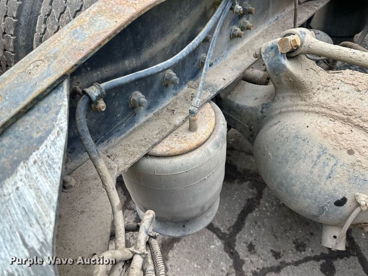 image for item DO3203 2002 Western Star 4900 semi truck