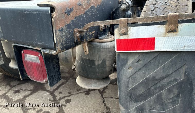 image for item DO3203 2002 Western Star 4900 semi truck