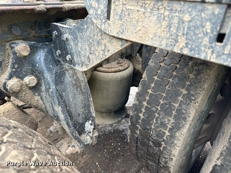 image for item DO3203 2002 Western Star 4900 semi truck